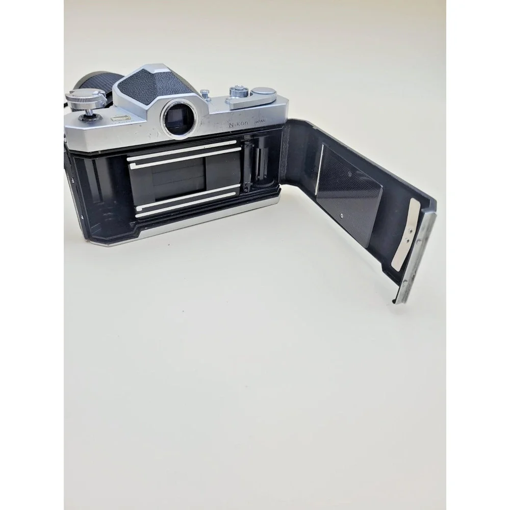 Nikon Nikomat FTN 35mm SLR Film Camera Silver Vivitar 75-205mm Macro Zoom Lens